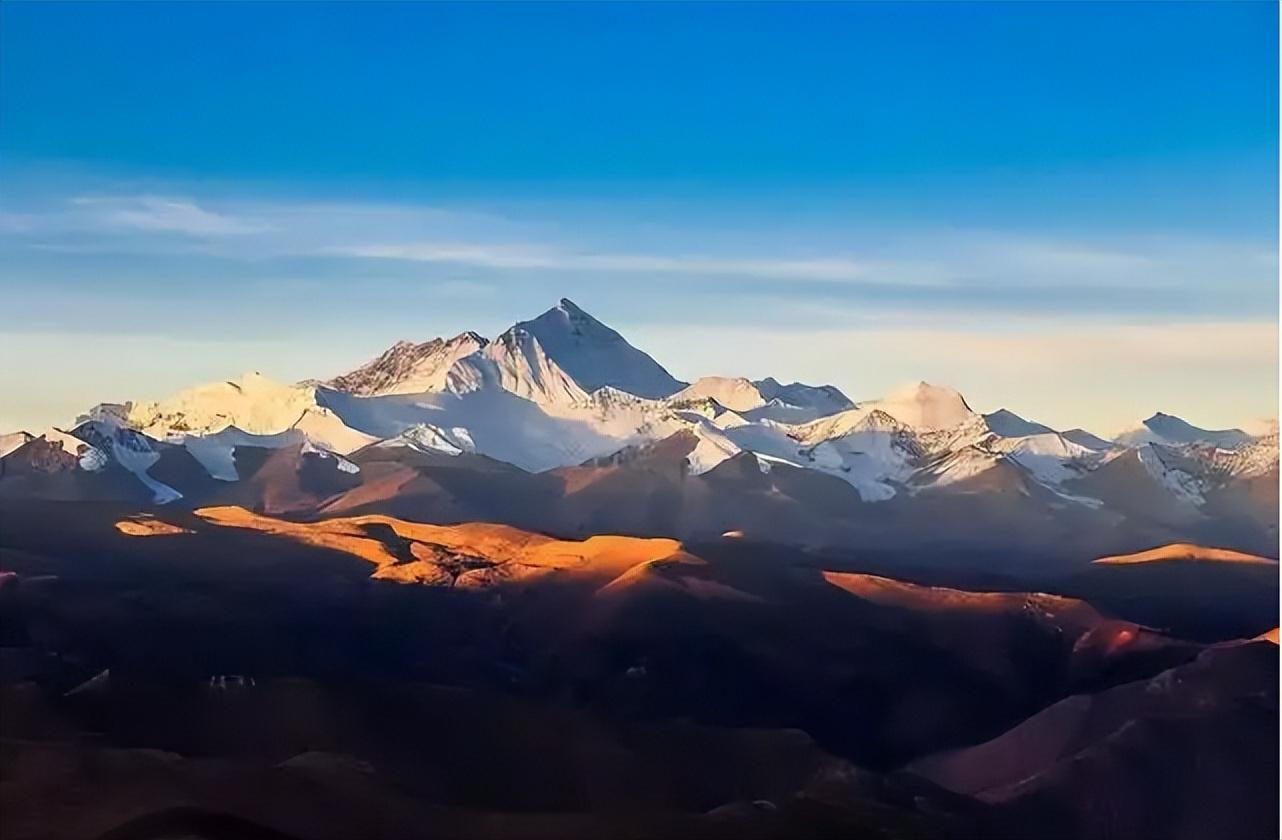 珠穆朗玛峰的地理位置在哪（珠穆朗玛峰属于中国吗）(图7)