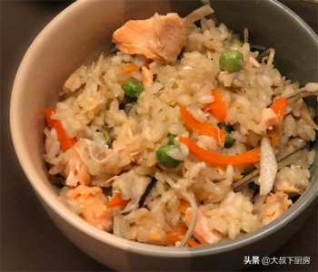 ​鲑鱼子饭做法（光吃米饭单调？大叔教你鲑鱼炊饭，做法简单，香滑可口，真好吃