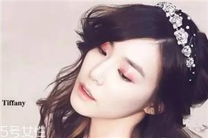 tiffany和pony酒红色眼妆教程 化妆所需产品