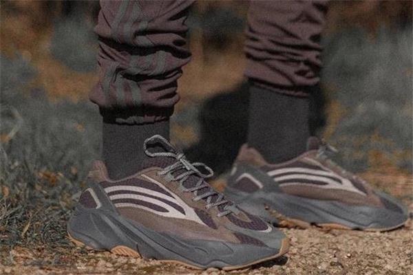 yeezy 700 v2 geode货量 椰子700geode配色货量详情