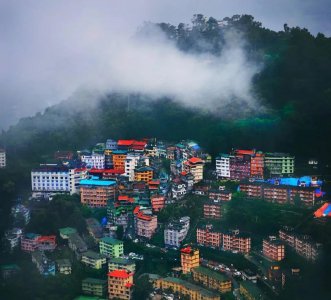 ​甘托克-建在山坡上的城市，曾是一国之都