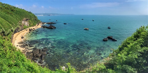 它是中国地质年龄最年轻的火山岛，也是广西最大的海岛