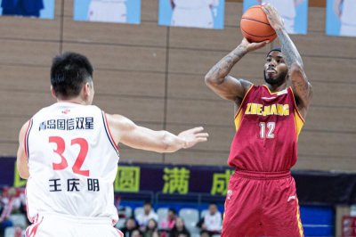 ​CBA黑马痛失好局！青岛首遭连败，6分钟被打27-11，邓蒙狂轰54+10